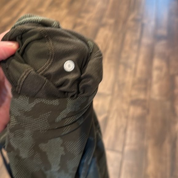 Lululemon Readt to Rulu Camo jogger size 8 - Picture 9 of 9